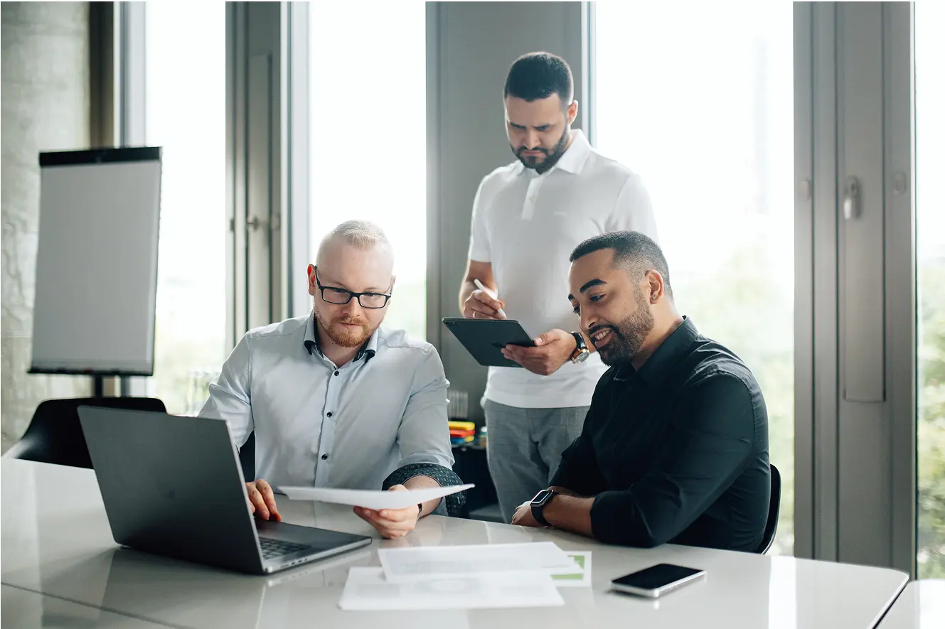 Team-Besprechung im Büro in Fulda